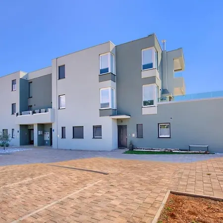 Sunrise Fuer 6 Personen In Pula-stinjan פולה