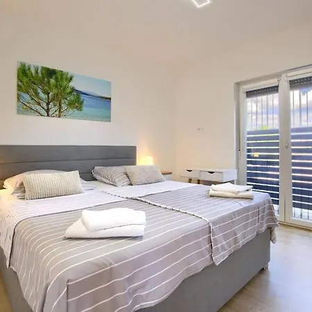 Sunrise Für 6 Personen In Pula-stinjan *