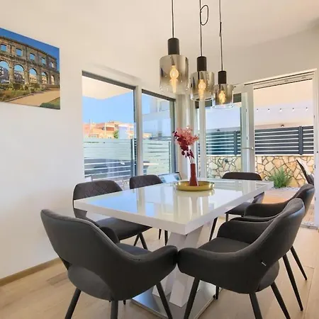 Sunrise Fuer 6 Personen In Pula-stinjan *